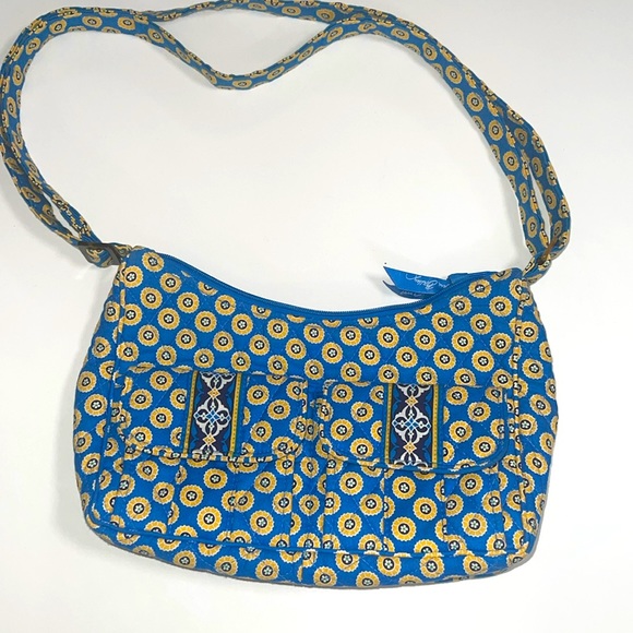 Vera Bradley small purse. Adjustable strap.. - Picture 1 of 4